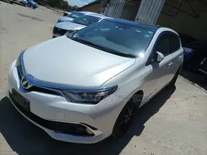 Toyota Auris 2015 Off White