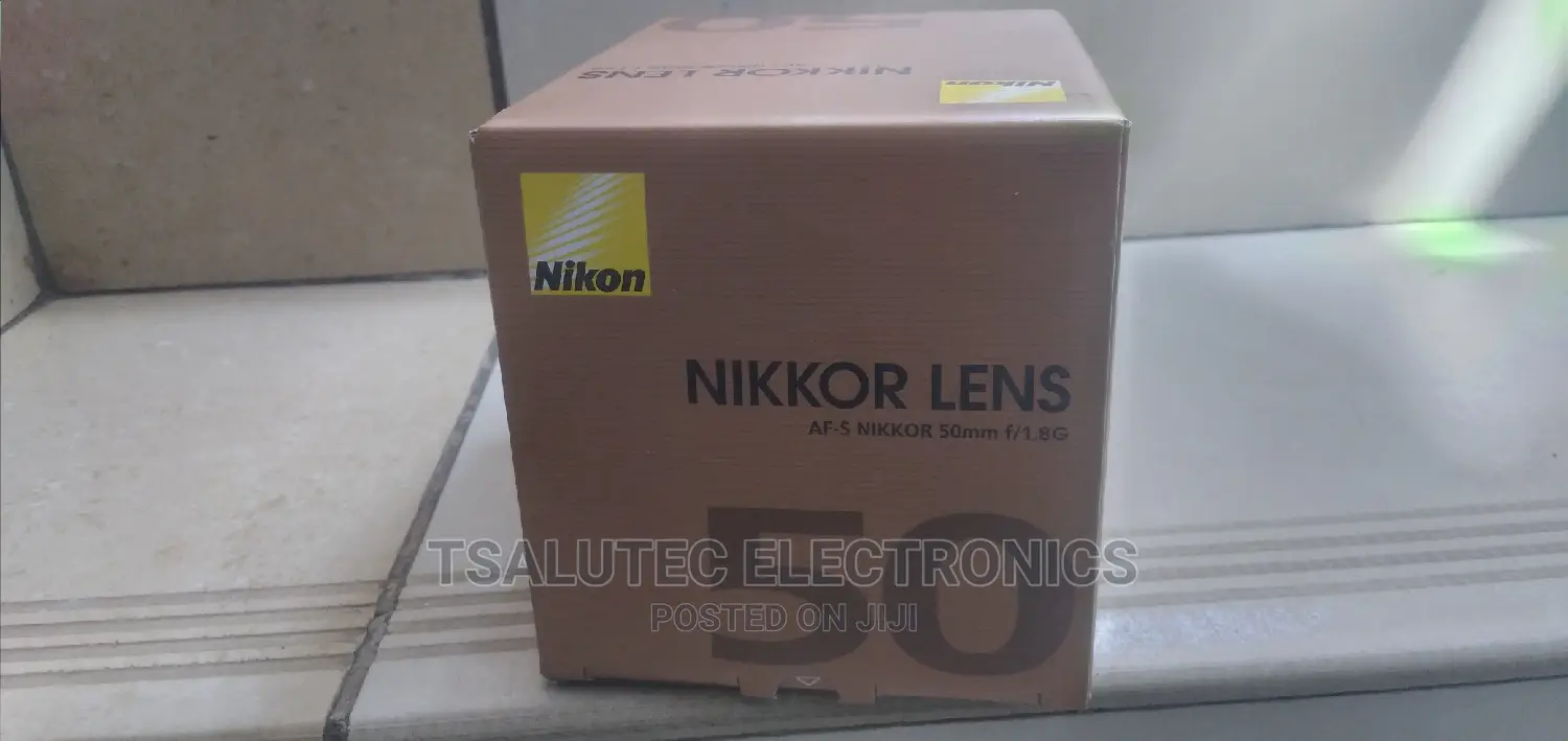 35mm 1.8 Nikon Lense