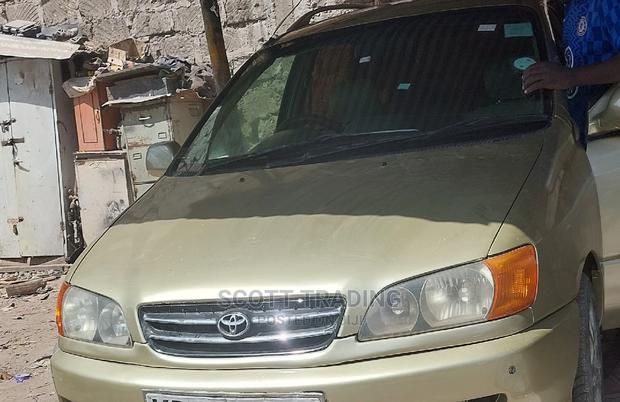Ipsum 1999 Front Windscreen