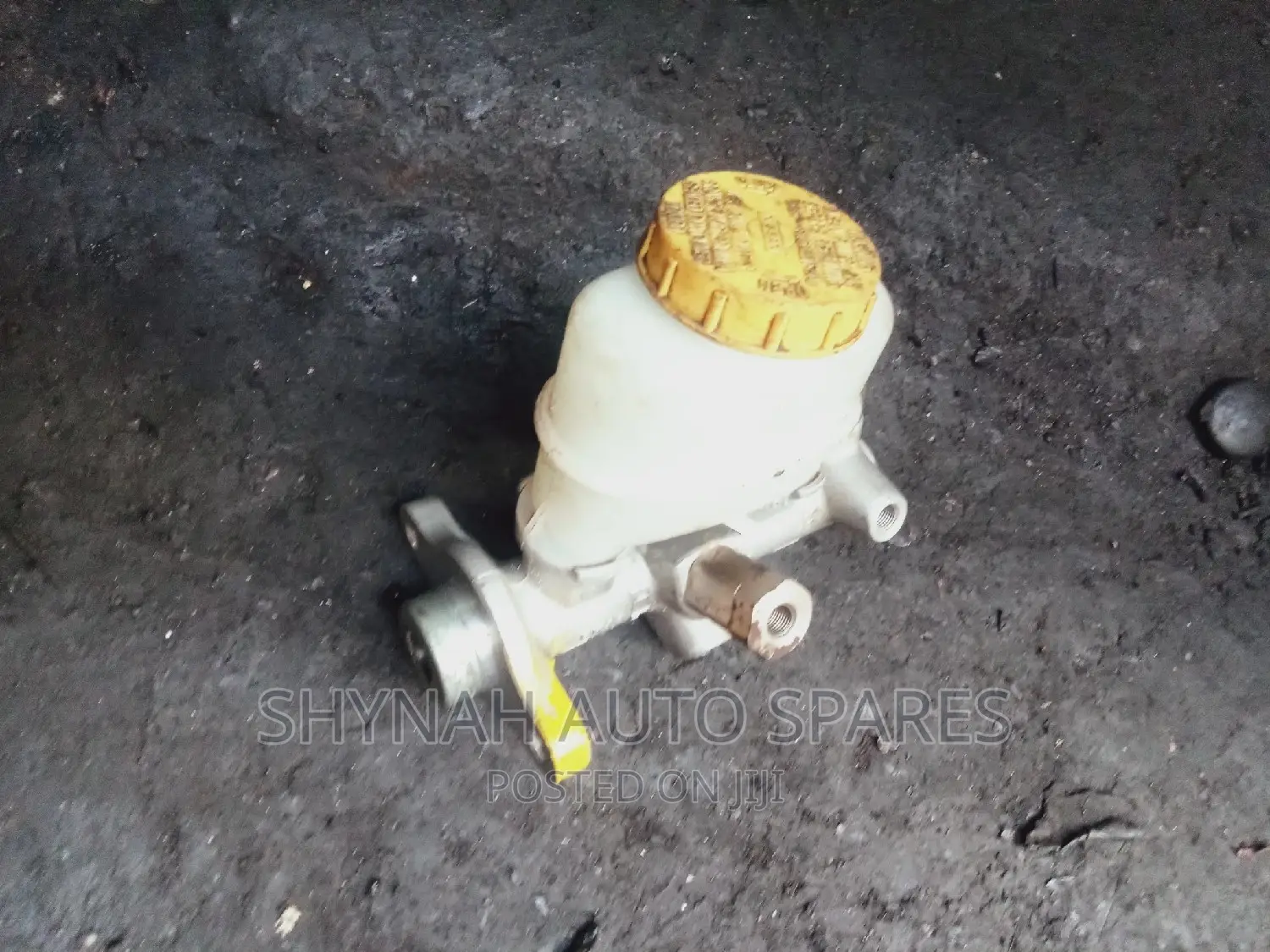 Brake Master Cylinder Nissan B12