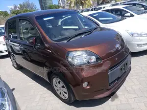 Toyota Porte 2015 Brown