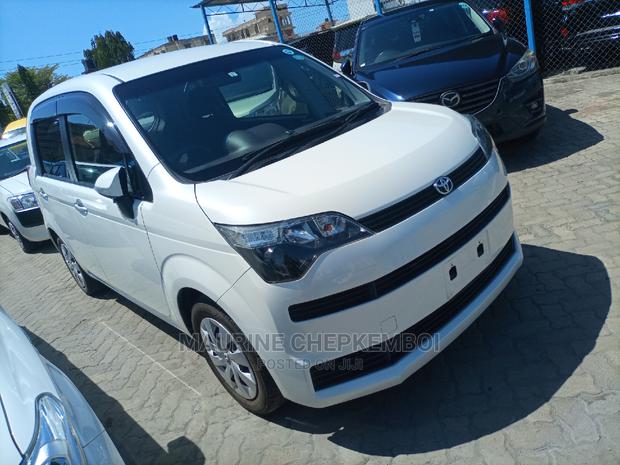 Toyota Spade 2014 White