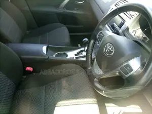 Toyota Avensis 2015 Silver