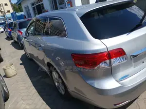 Toyota Avensis 2015 Silver