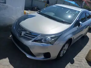 Toyota Avensis 2015 Silver