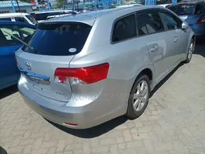 Toyota Avensis 2015 Silver