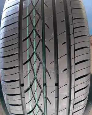 255/35 R19 Comfoser Tyre