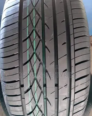 255/35 R19 Comfoser Tyre