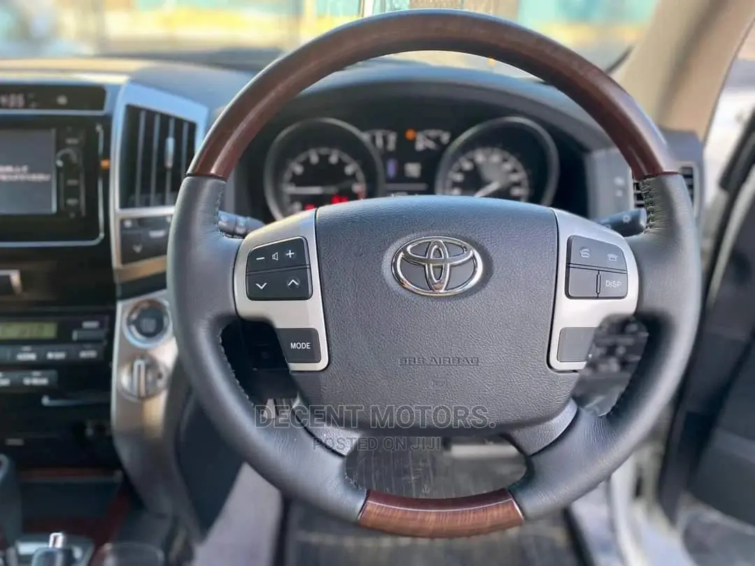 Toyota Land Cruiser 4.6 V8 ZX 2015 White