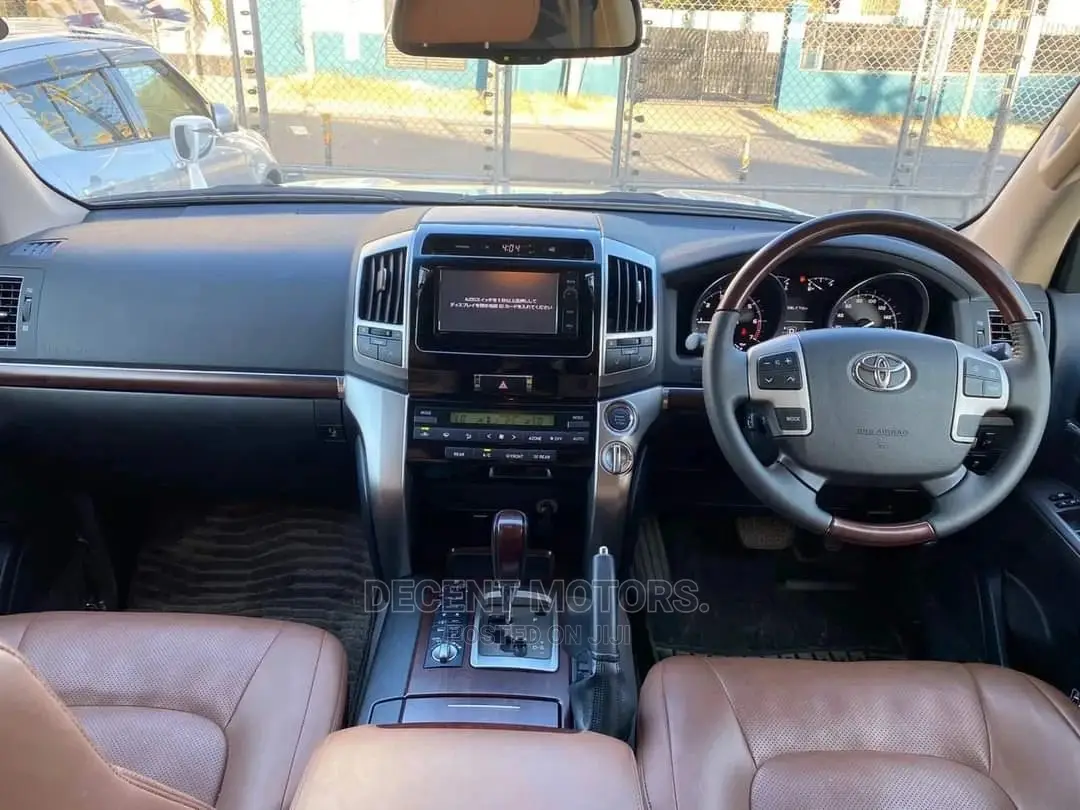 Toyota Land Cruiser 4.6 V8 ZX 2015 White