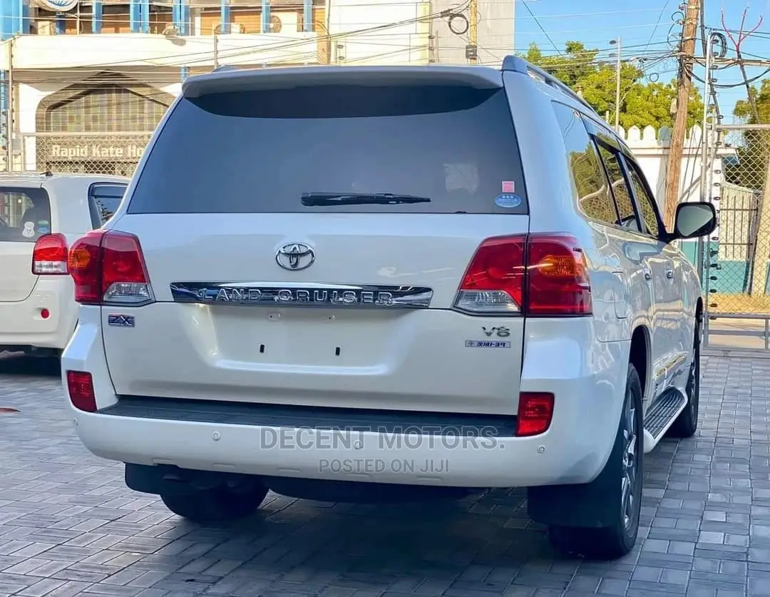 Toyota Land Cruiser 4.6 V8 ZX 2015 White