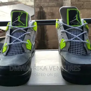 Air Jordan 4 Retro