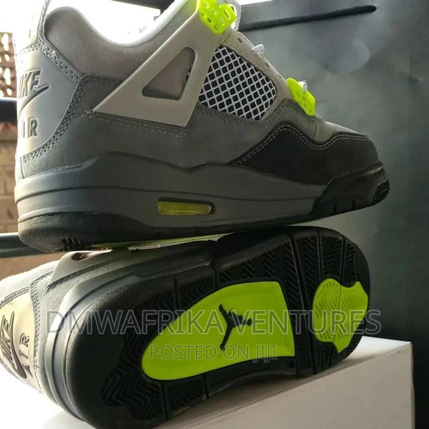 Air Jordan 4 Retro - thumbnail 3