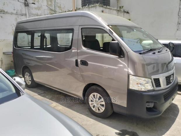 Nissan NV3500 2015 - thumbnail 2