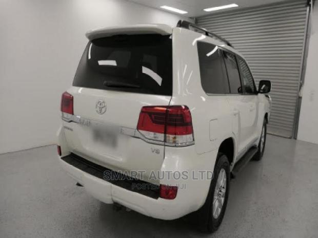 Toyota Land Cruiser 2015 White - thumbnail 2