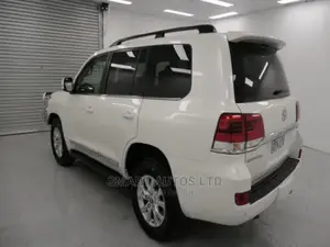 Toyota Land Cruiser 2015 White