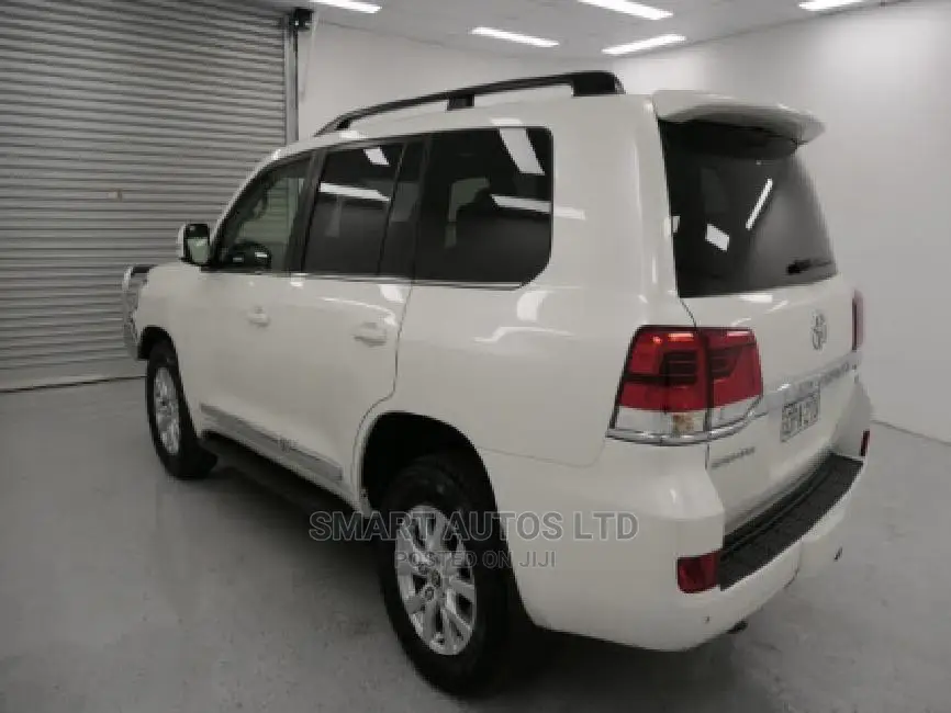 Toyota Land Cruiser 2015 White