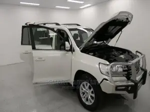 Toyota Land Cruiser 2015 White