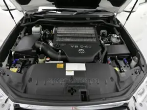 Toyota Land Cruiser 2015 White