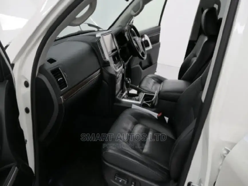 Toyota Land Cruiser 2015 White