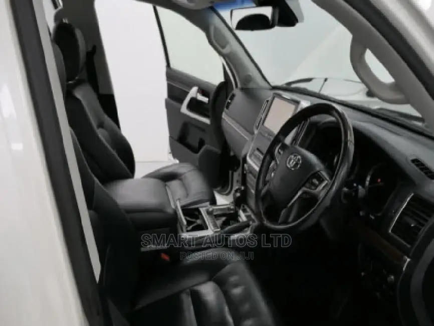 Toyota Land Cruiser 2015 White