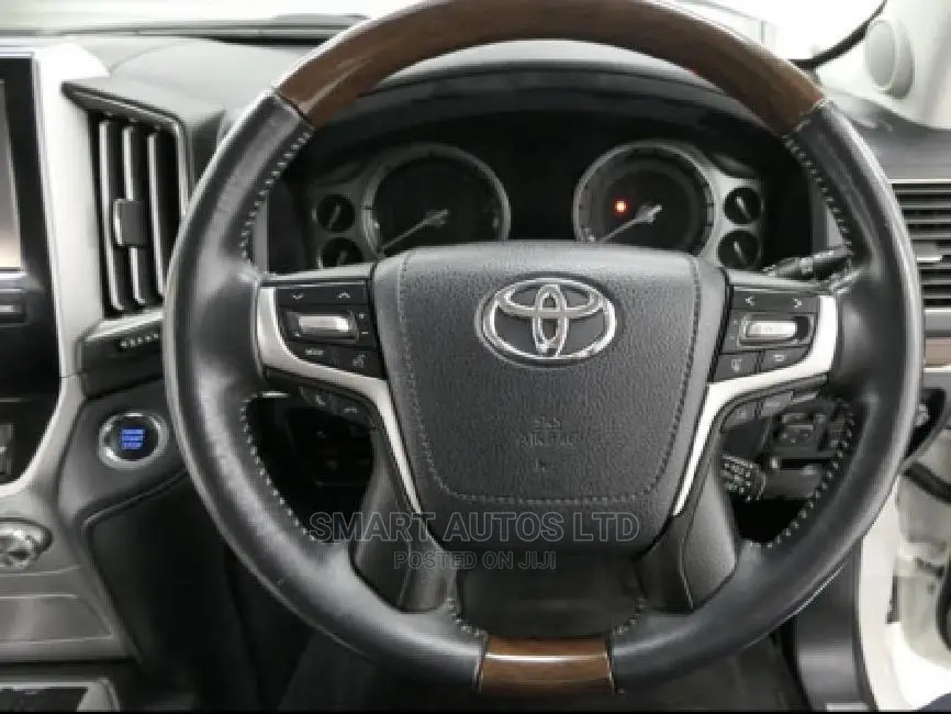 Toyota Land Cruiser 2015 White