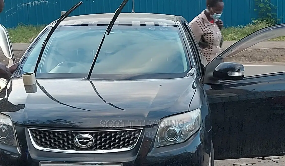 Toyota Fielder 2010 Front Windscreen