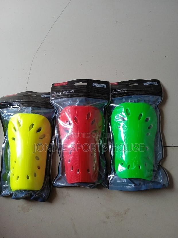 Football Shing Guards