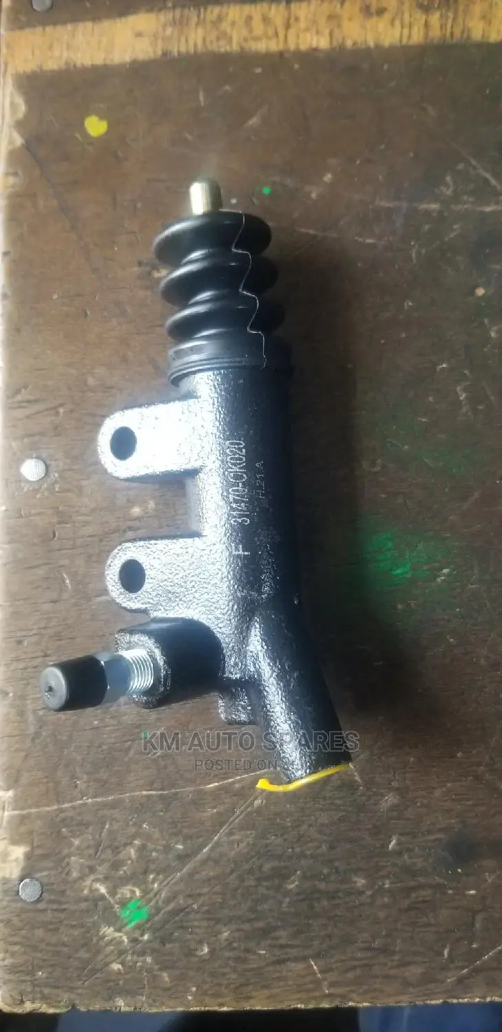Clutch Slave Cylinder for Toyota Hilux Vigo.