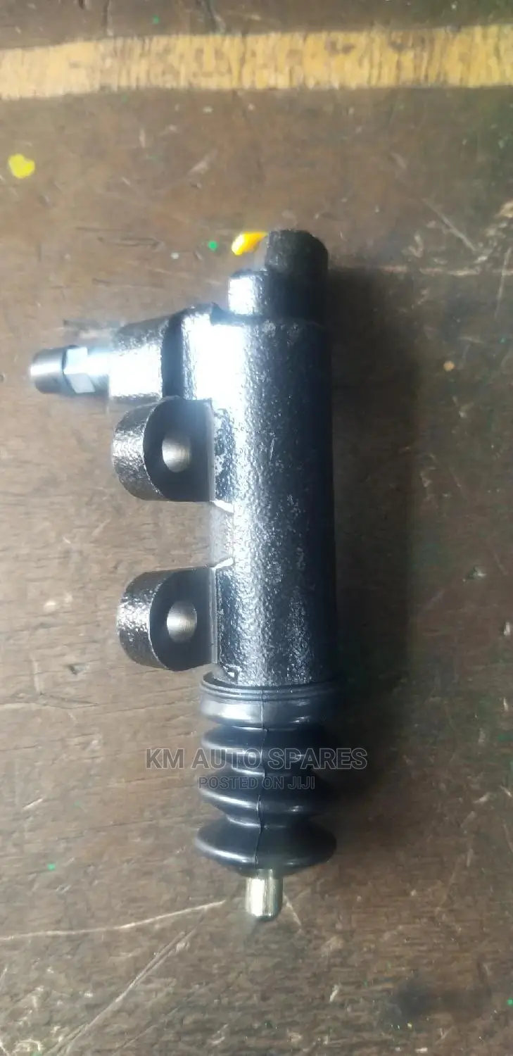 Clutch Slave Cylinder for Toyota Hilux Vigo.