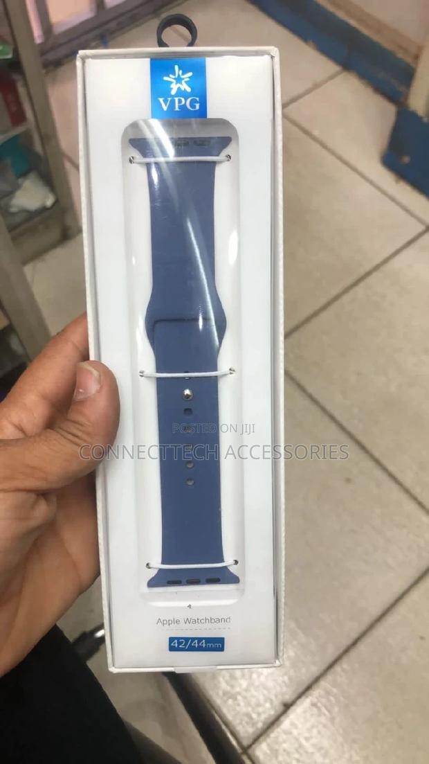 Apple Watch Series 7 45mm/44mm/41mm Silicone Strap - thumbnail 2