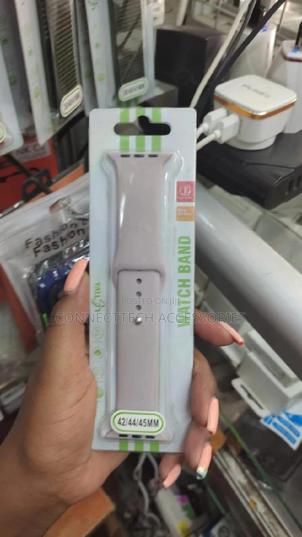 Apple Watch Series 7 45mm/44mm/41mm Silicone Strap - main view