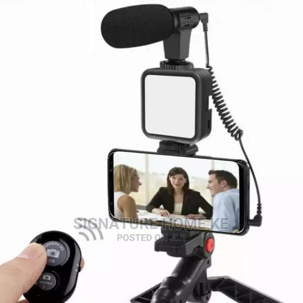 4 in 1 Microphone, Selfie Light, Tripod Stand/Vlog Kit - thumbnail 3