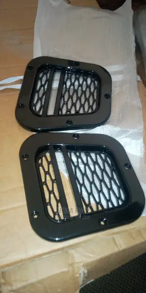 Land Rover Defender/110 Bonet and Side Vents