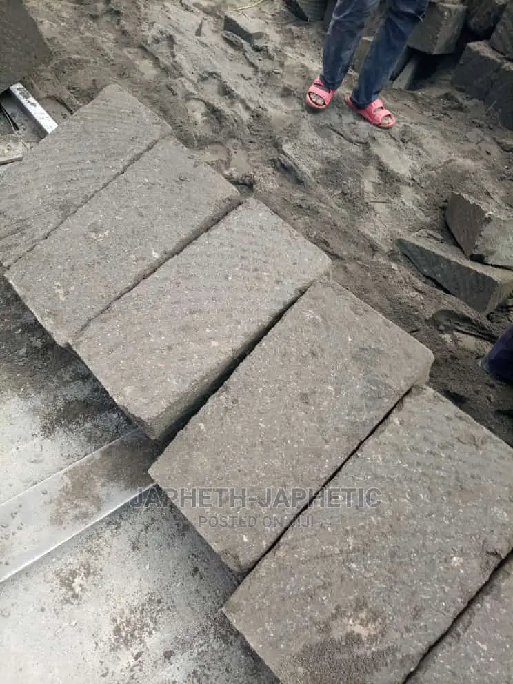 Machine Cut Stones, 1st Gradie
