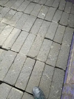 Machine Cut Stones, 1st Gradie