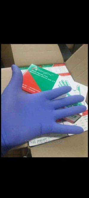 Nitrile Powderless Examination Gloves - thumbnail 2