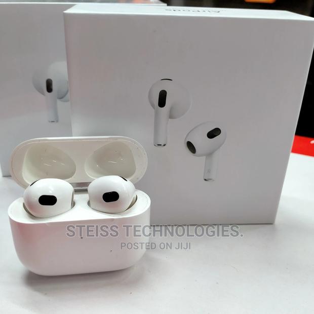 Airpods Magsafe Charging Case - main view