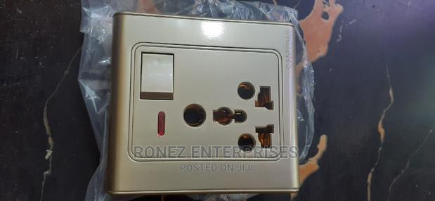 Universal Single Socket