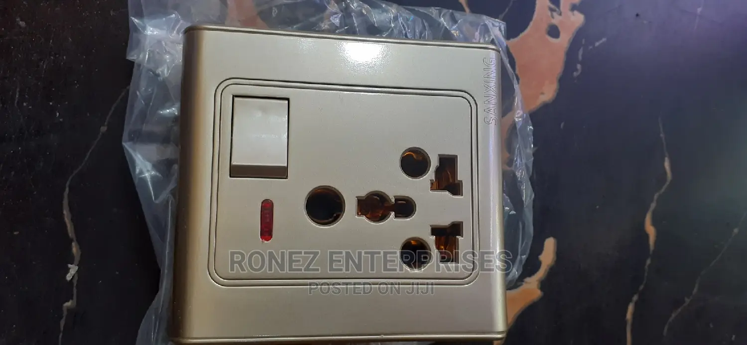Universal Single Socket