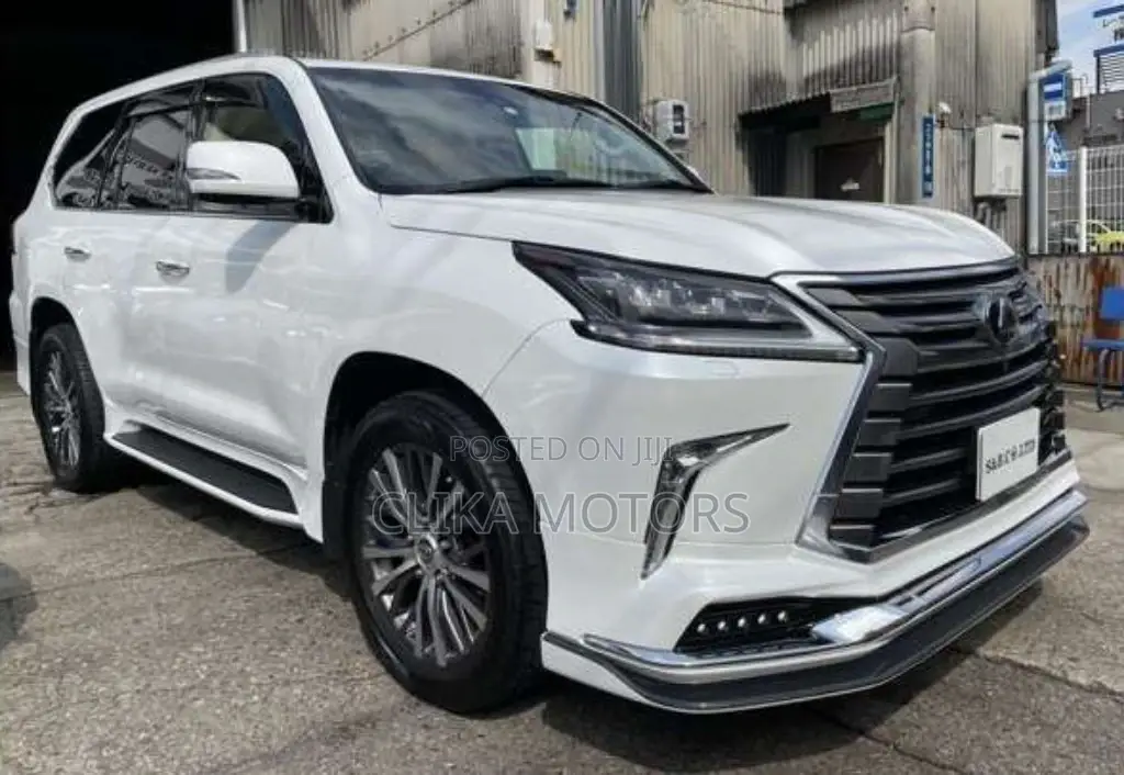Lexus LX 570 AWD 2016 White