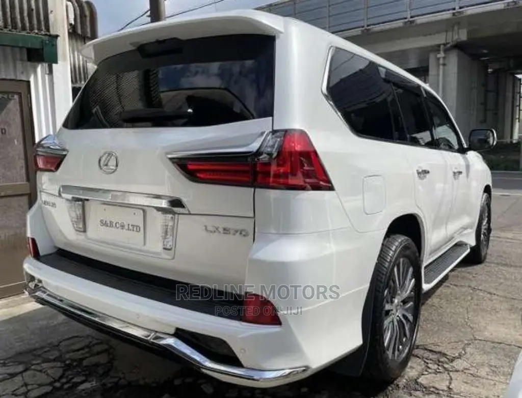 Lexus LX 570 AWD 2016 White
