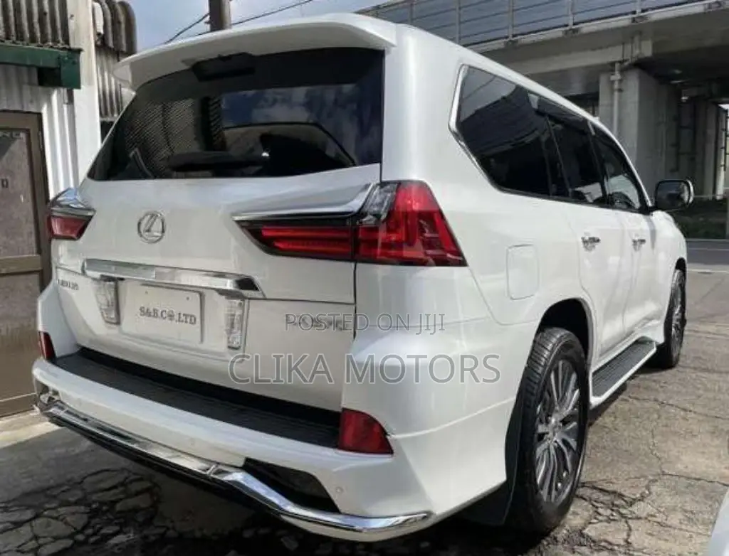 Lexus LX 570 AWD 2016 White