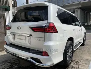 Lexus LX 570 AWD 2016 White