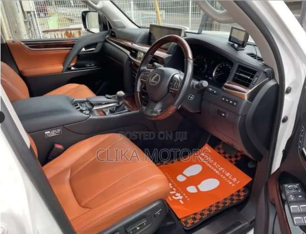 Lexus LX 570 AWD 2016 White