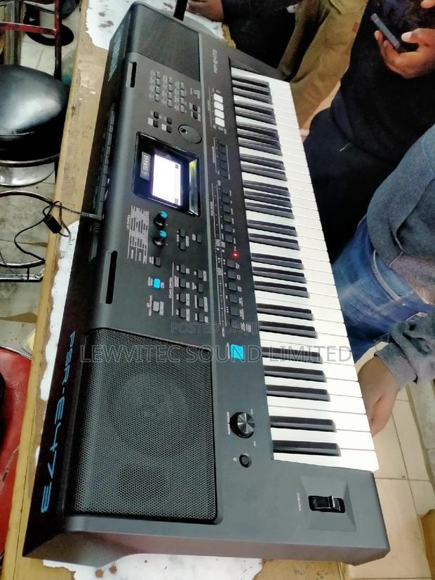 Yamaha Psr 473 - main view