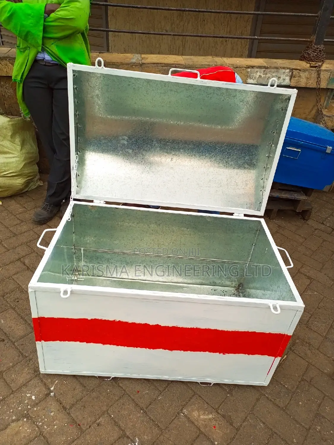 Metallic Meat Carrying Box