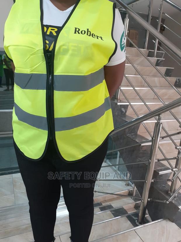 Beautiful Reflective Safety Hub Vests - thumbnail 3