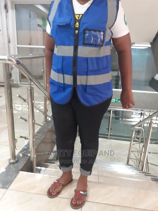 Blue Reflective Vest With Pockets - thumbnail 2