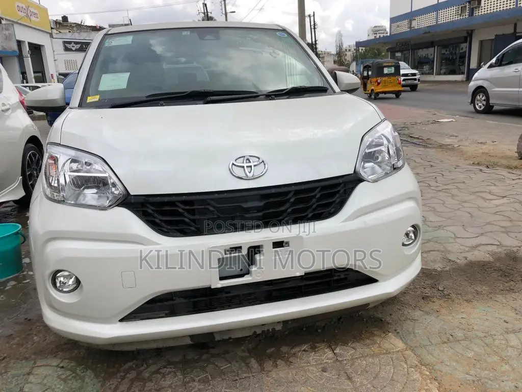 Toyota Passo 2017 White